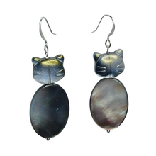 Load image into Gallery viewer, Cat - Glass and Mother of pearl earrings - momola