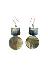 Load image into Gallery viewer, Cat - Glass and Mother of pearl earrings - momola