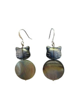 Load image into Gallery viewer, Cat - Glass and Mother of pearl earrings - momola