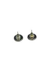 Load image into Gallery viewer, Stud earrings - momola