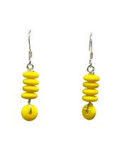 Load image into Gallery viewer, Yellow Glass beads earrings - momola